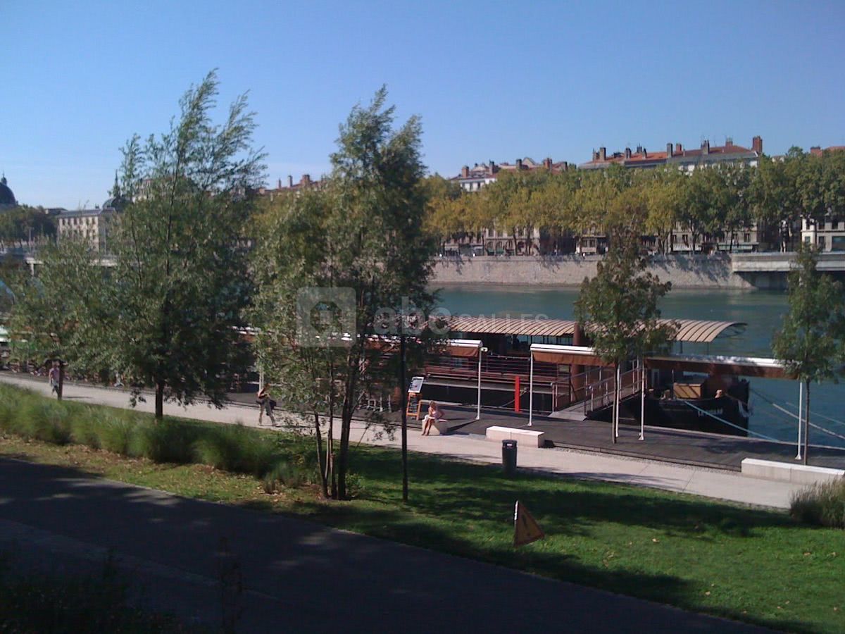 La péniche dans son ensemble