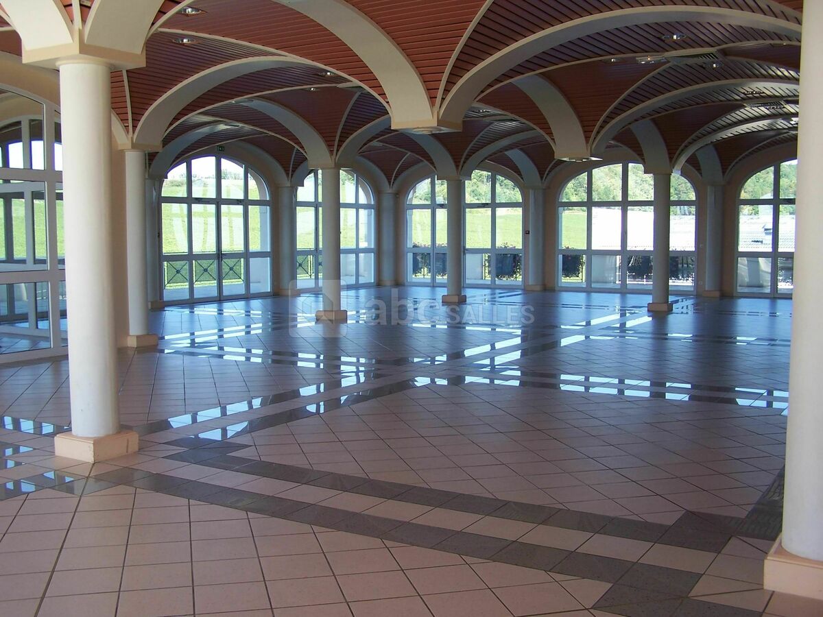 La salle panoramique vide