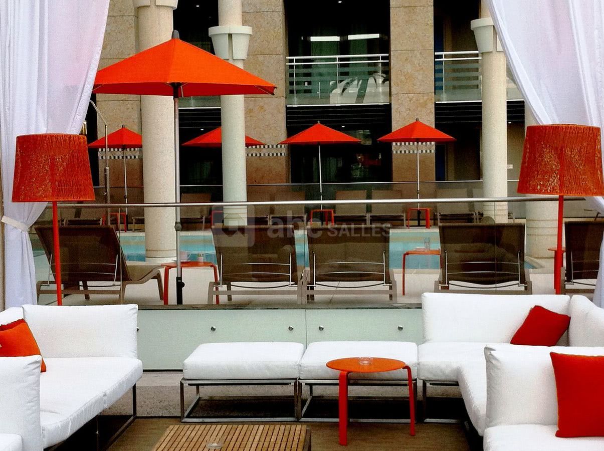 Terrasse de la piscine