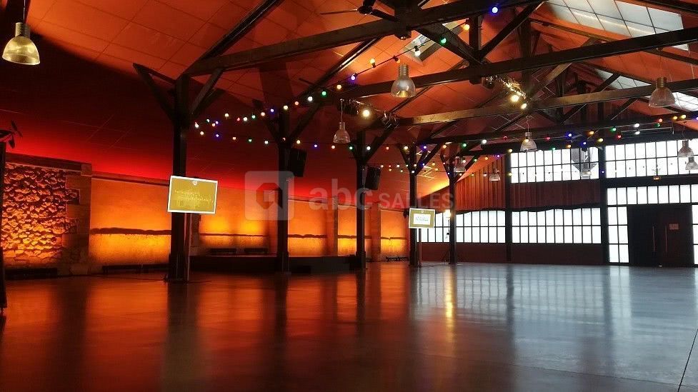 Lumière d'ambiance dans la salle de réception