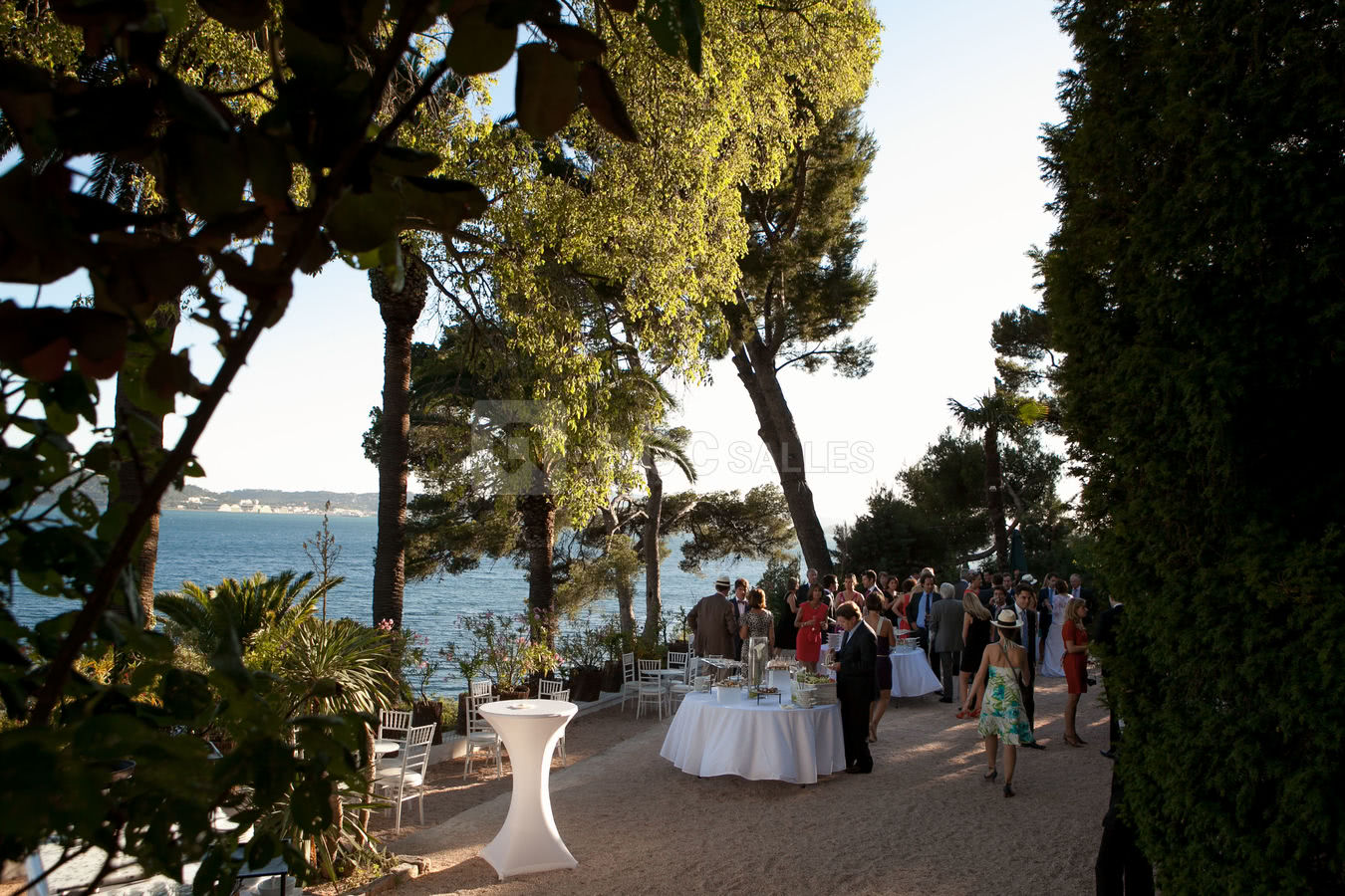 Cocktail dans les jardins