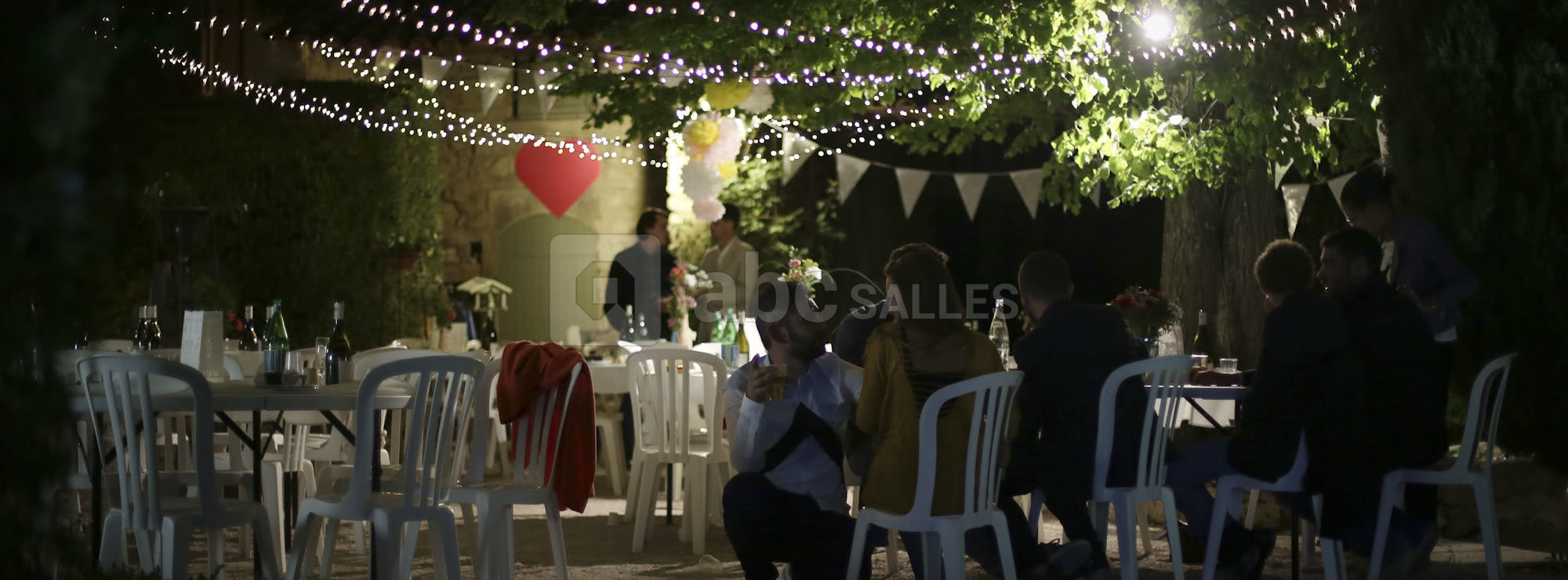 Un dîner dans la cour