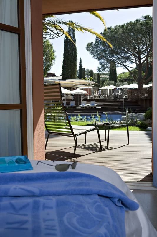 Chambre vue piscine