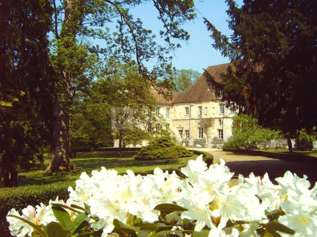 Entrée de l'abbaye royale du Moncel