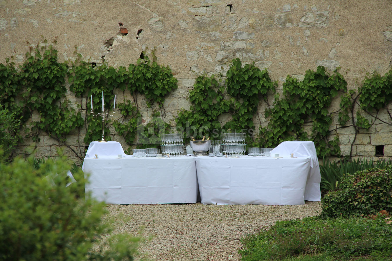 Buffet pour cocktail dans le cloitre