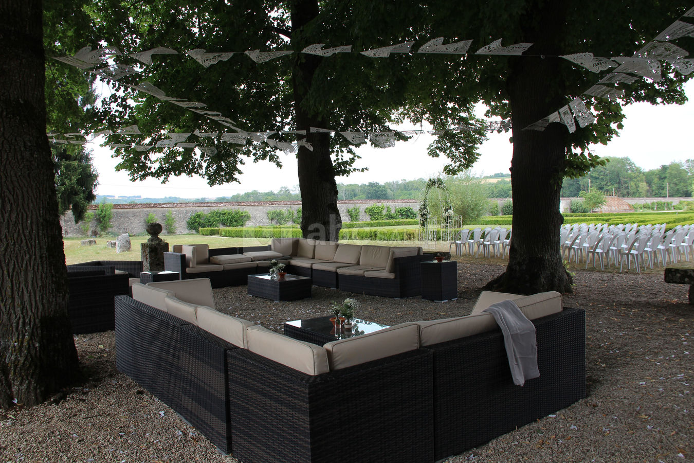 Salon sous les tilleuls