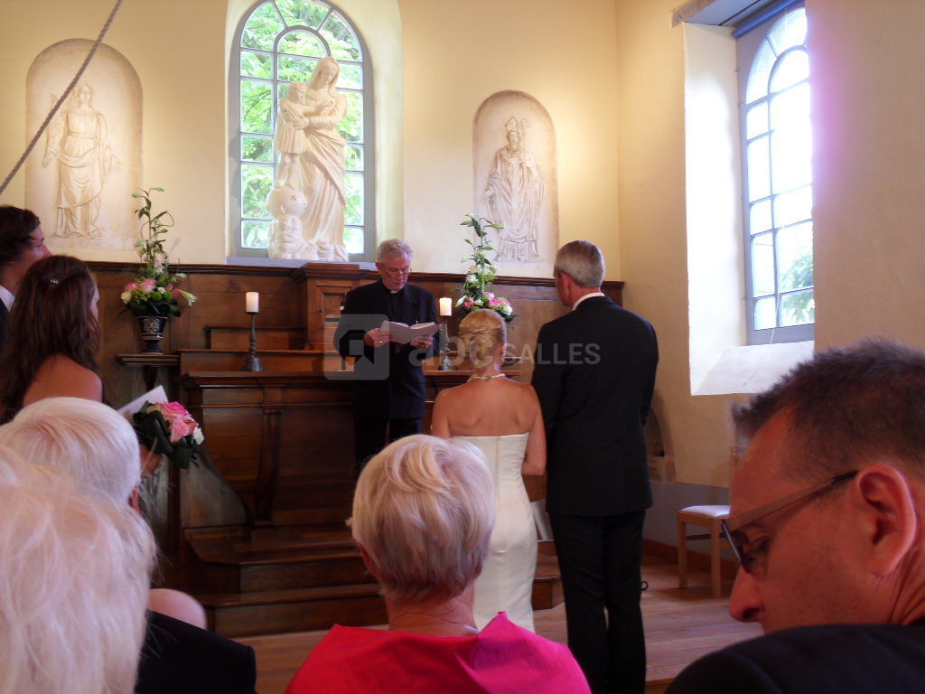 Mariage dans la chapelle