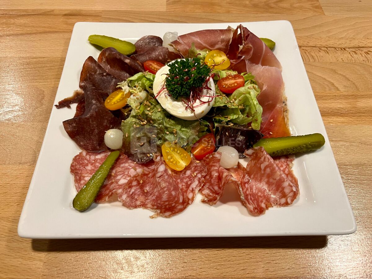 Burrata à l'Huile de Truffe, Charcuterie du Terroir