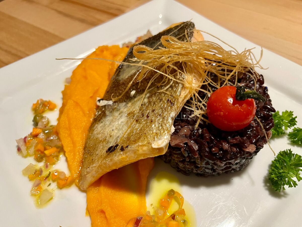 Pavé de Truite Rosée, Risotto Vénéré et Mousseline de Patate Douce
