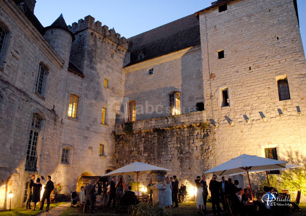 Chateau de Goudourville : réception dans la Cour d'honneur