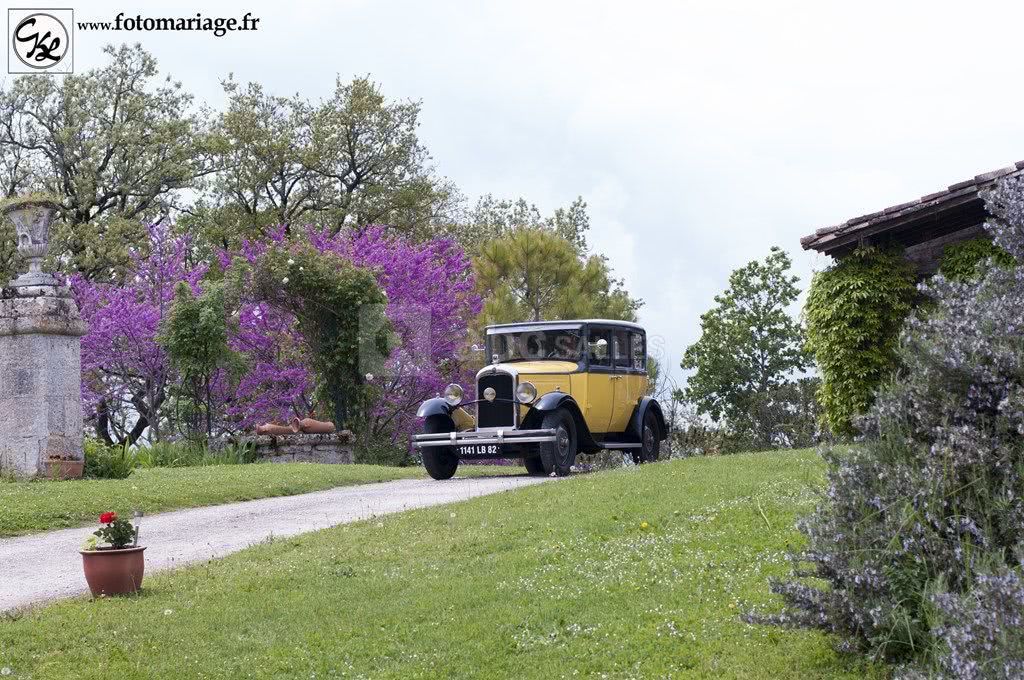 Voitures anciennes au Chateau de Goudourville