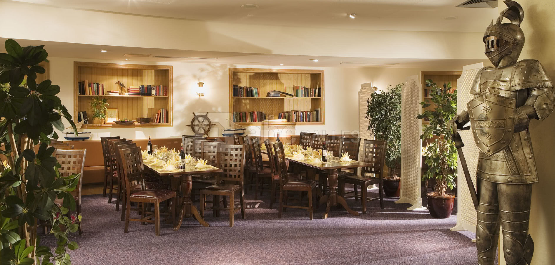 Restaurant the captain's library