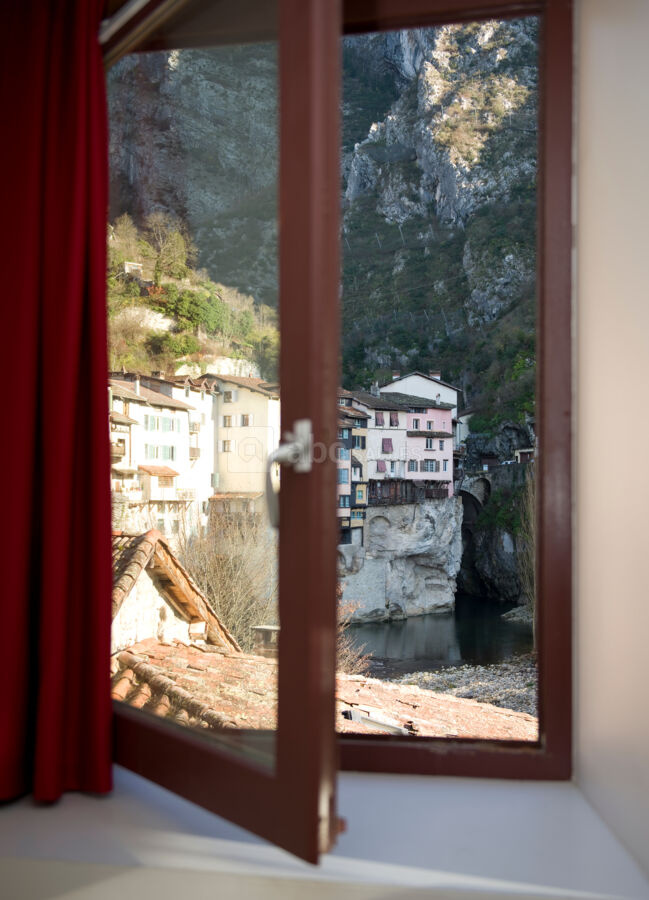 Vue sur les maisons supendues