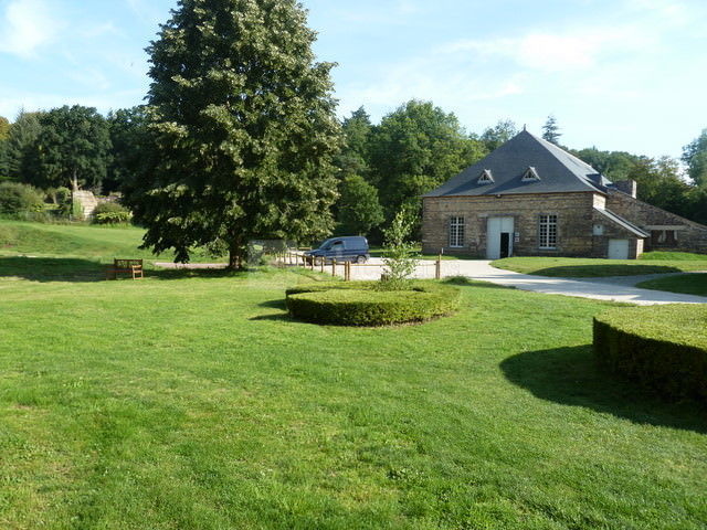 Vue générale de l'entrée principale de la salle