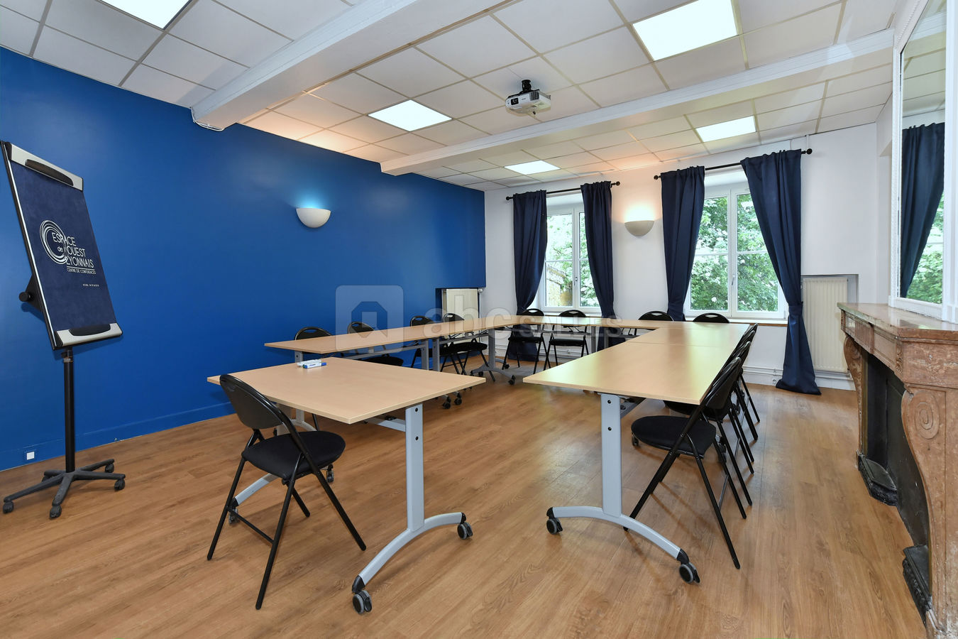 Salle de réunion en U