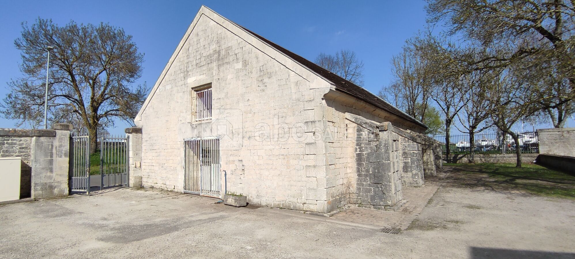 Salle Poudrière / Capacité de 200 personnes debout