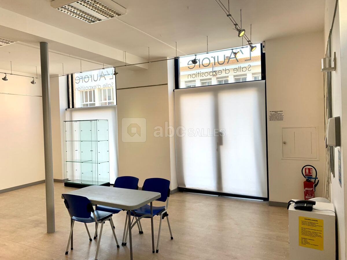 Salle Aurore / Capacité de 86 personnes debout