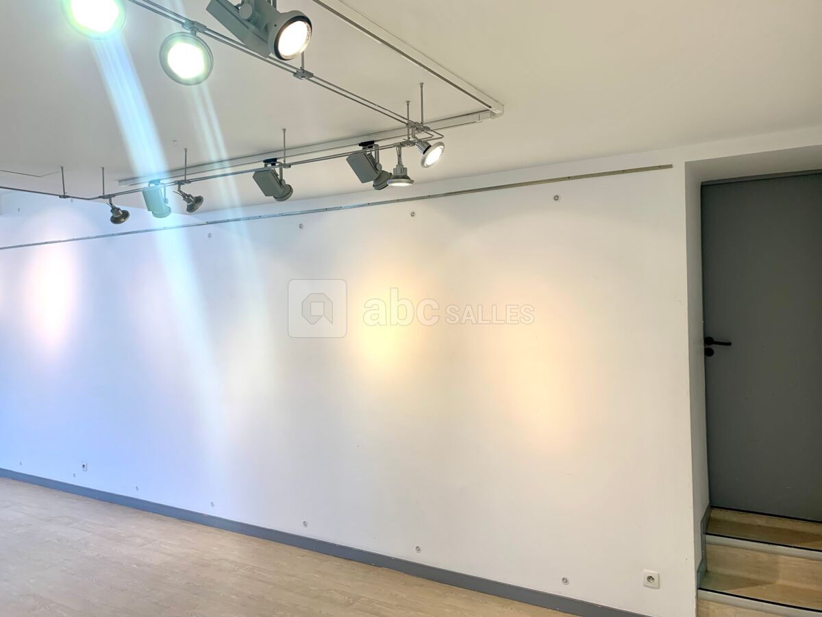 Salle Aurore  / Capacité de 86 personnes debout