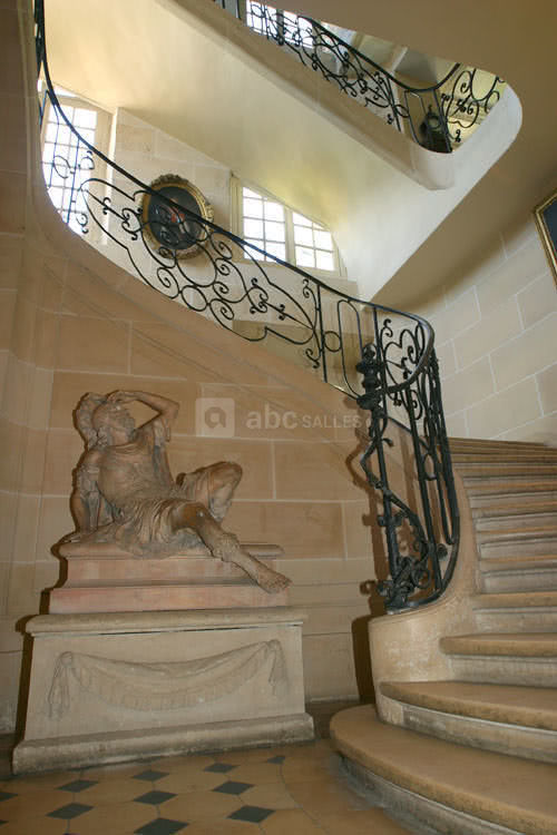 L'escalier et son soldat couché