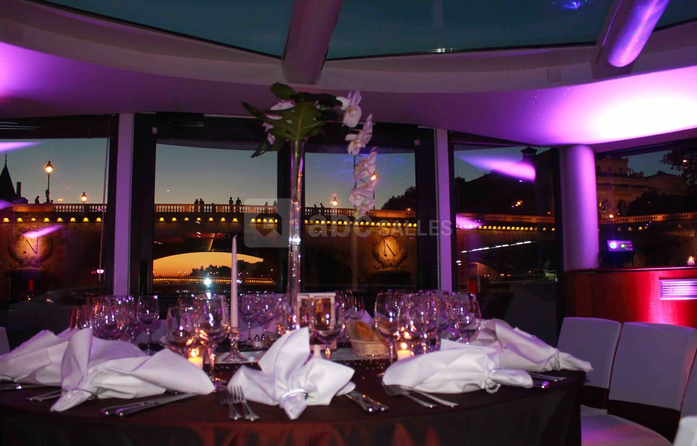 VIP Paris - Yacht Hôtel