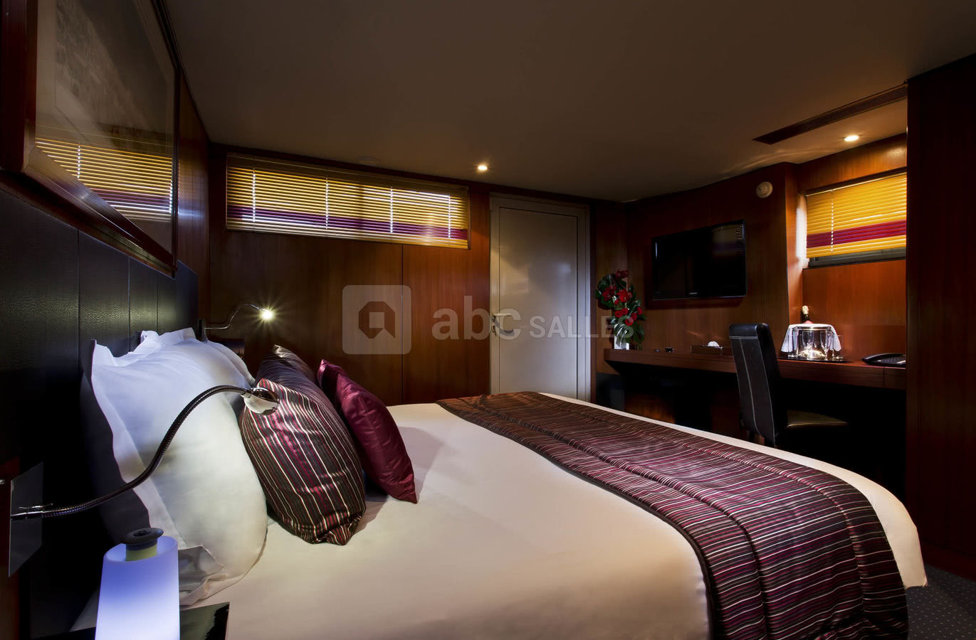 VIP Paris - Yacht Hôtel