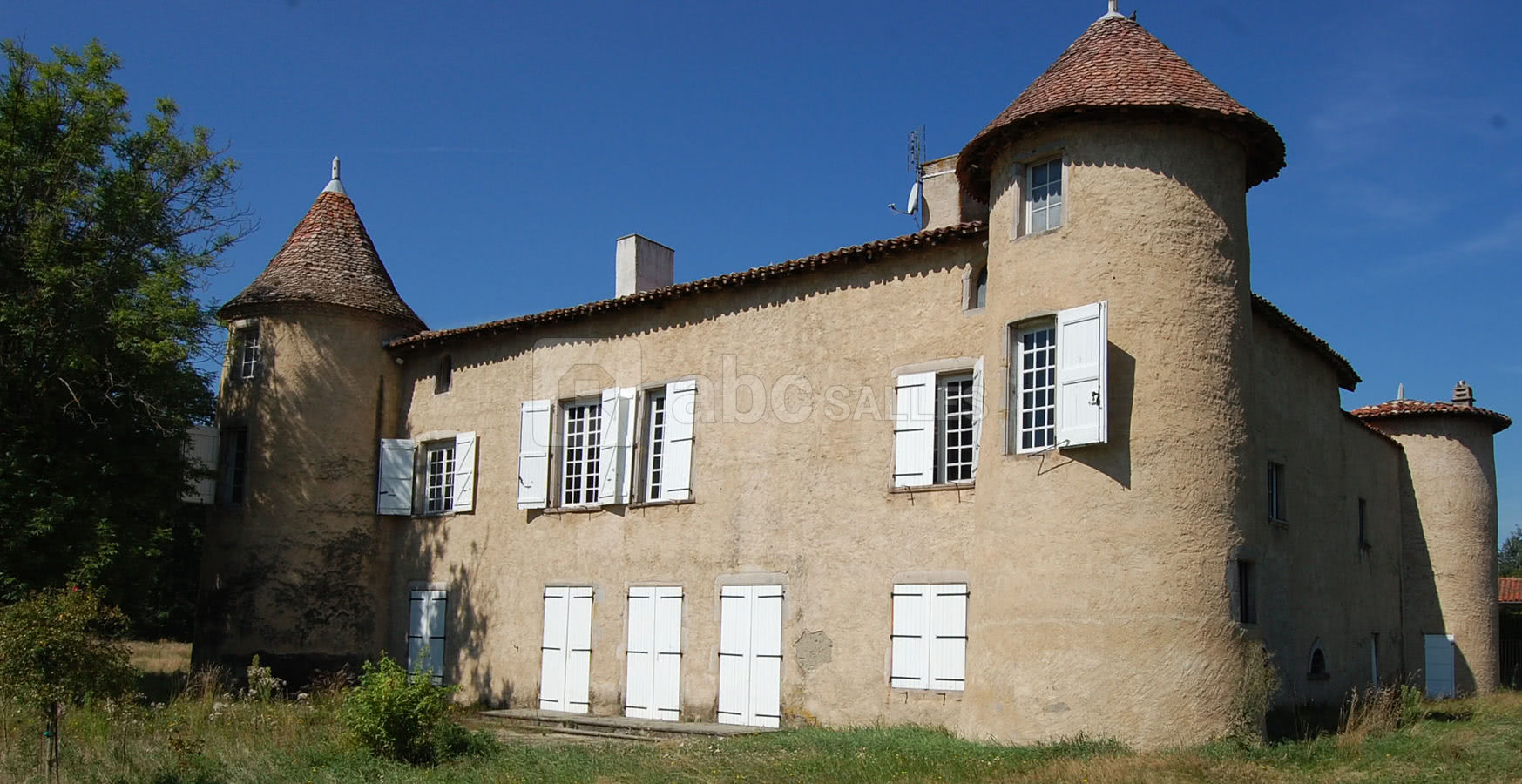 Château du forez montbrison face ouest