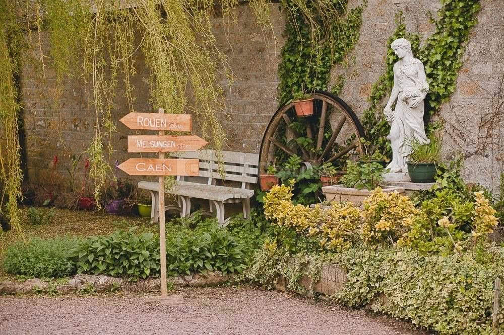 Banc des amoureux auprès de la source