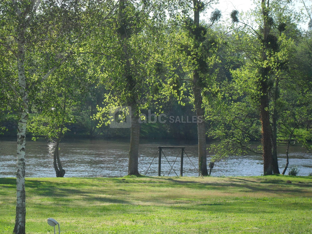 Vue de la rivière depuis l'hôtel