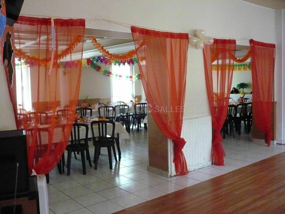 Passage salle de repas et piste de danse