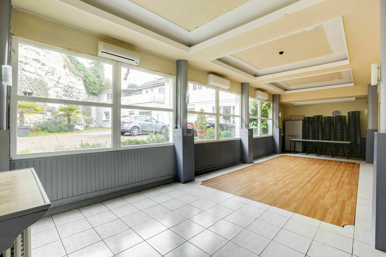 Salle avec Piste de dance