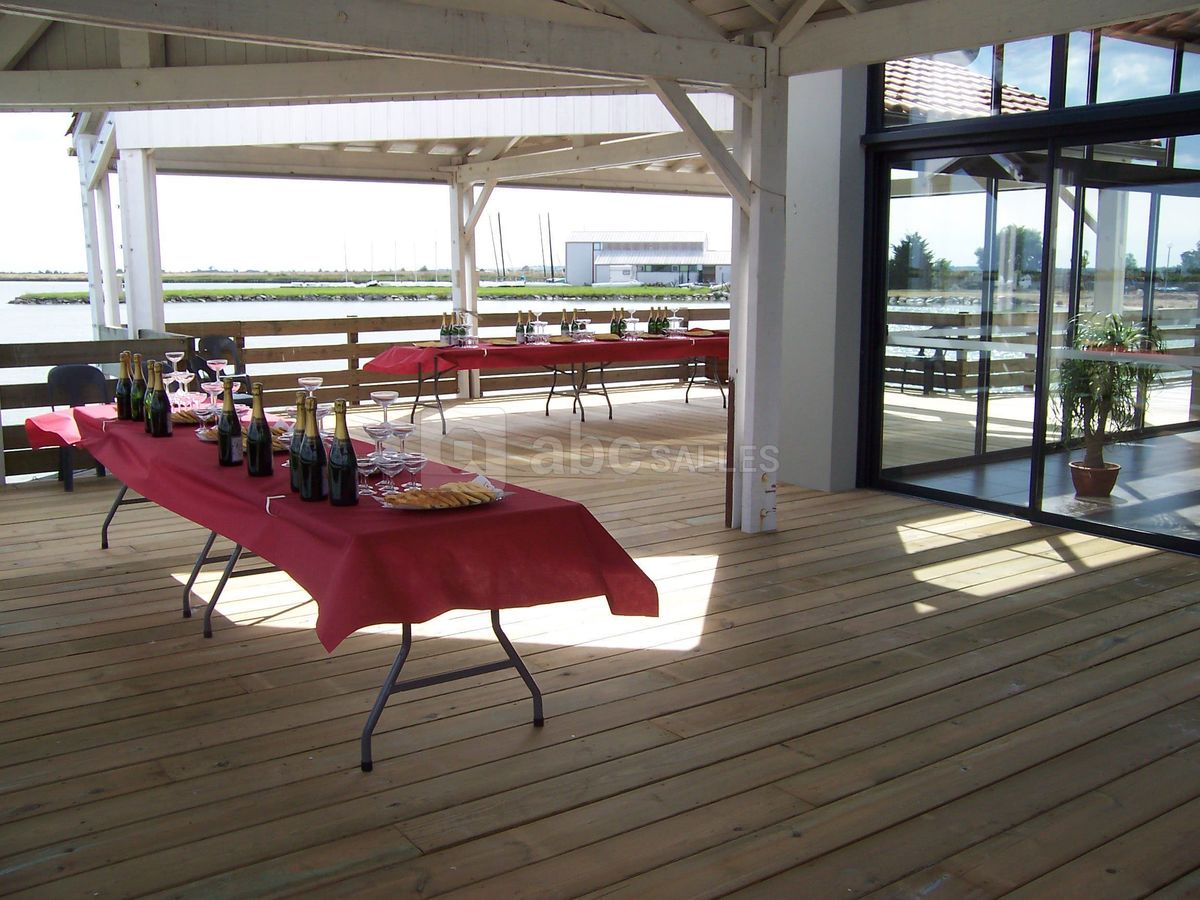 Terrasse avec vue sur lac