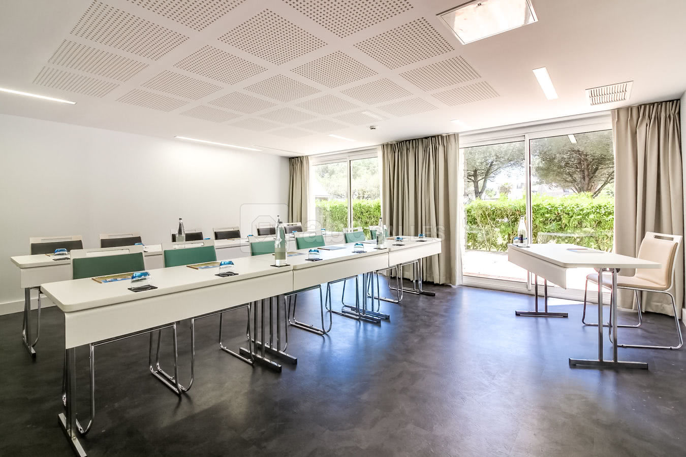 Salle côté jardin