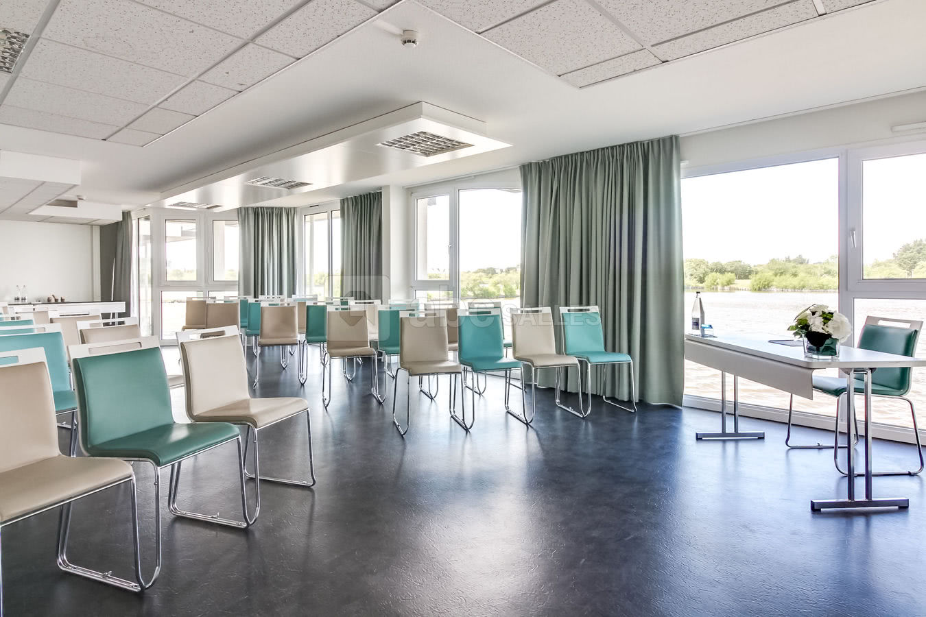Salle côté Salines