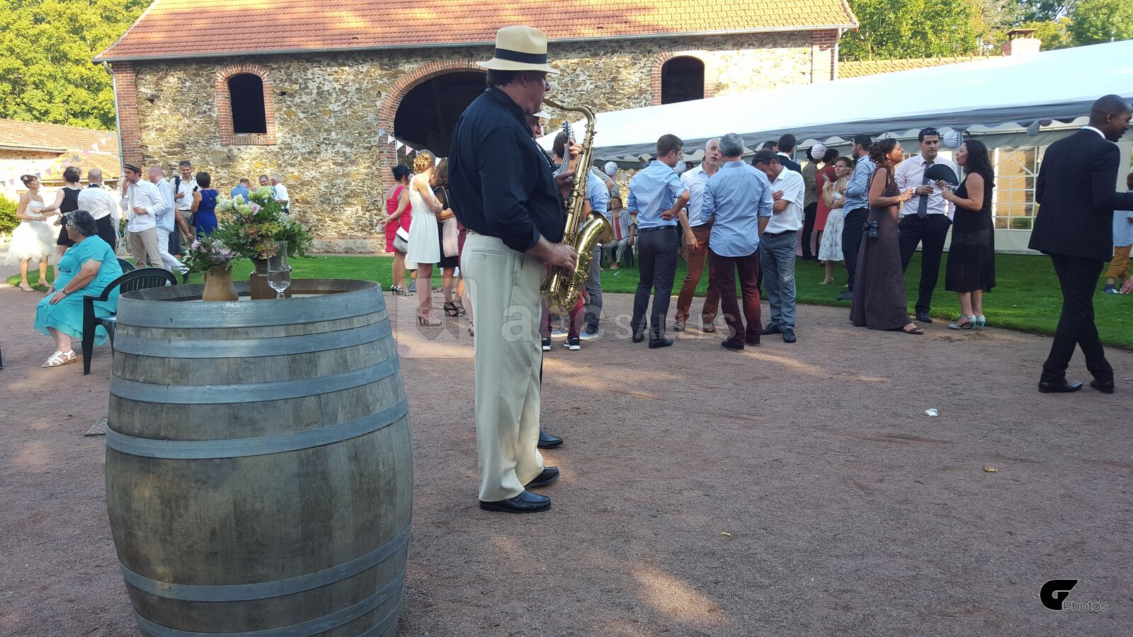 Le cocktail dans la cour