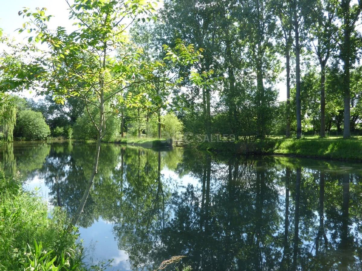 Le plan d'eau totalement sécurisé au Moulin de Follet