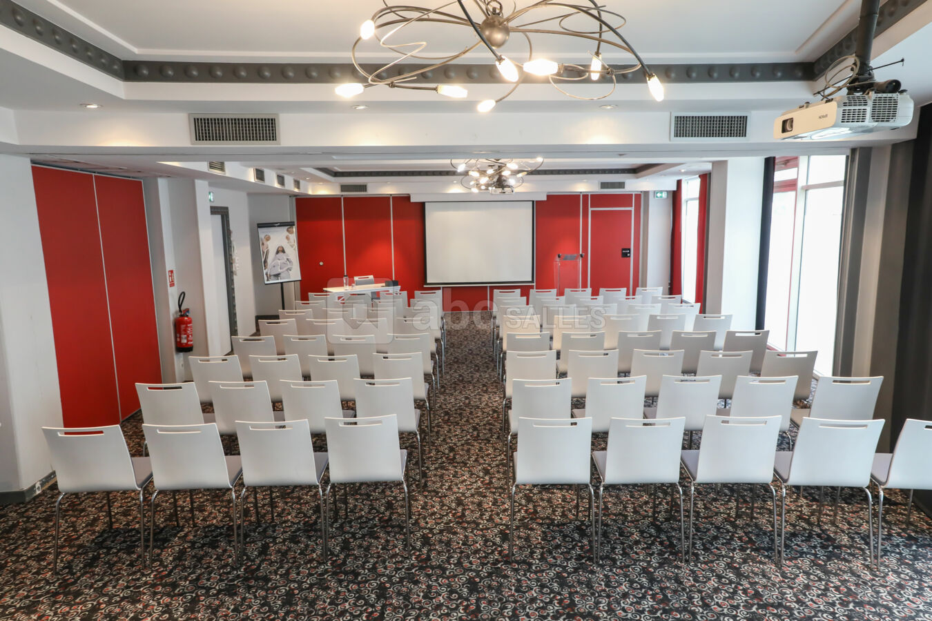 Salon aménagé en théâtre - 90m2