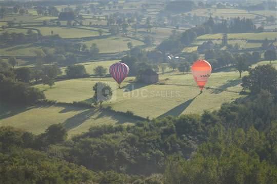 Tour en mongolfière. départ la clayette, paray-le-monial