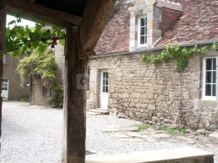 Autre vue de la cour