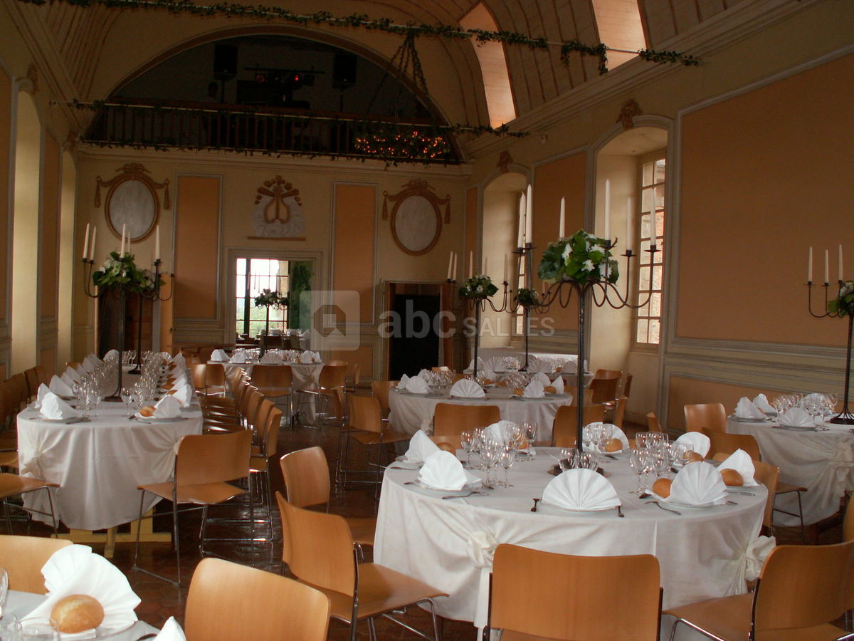 Salle de fêtes au 1er étage