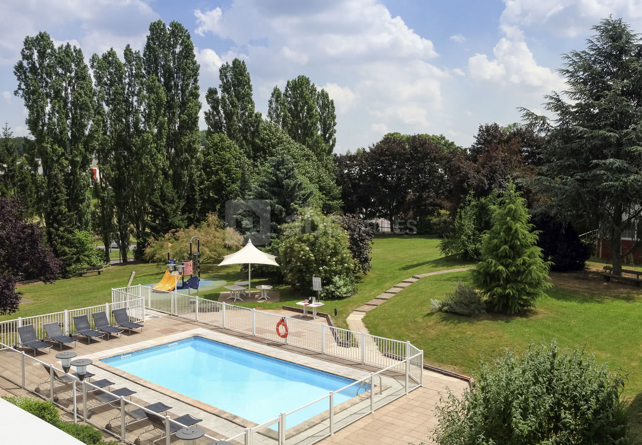 Piscine et parc