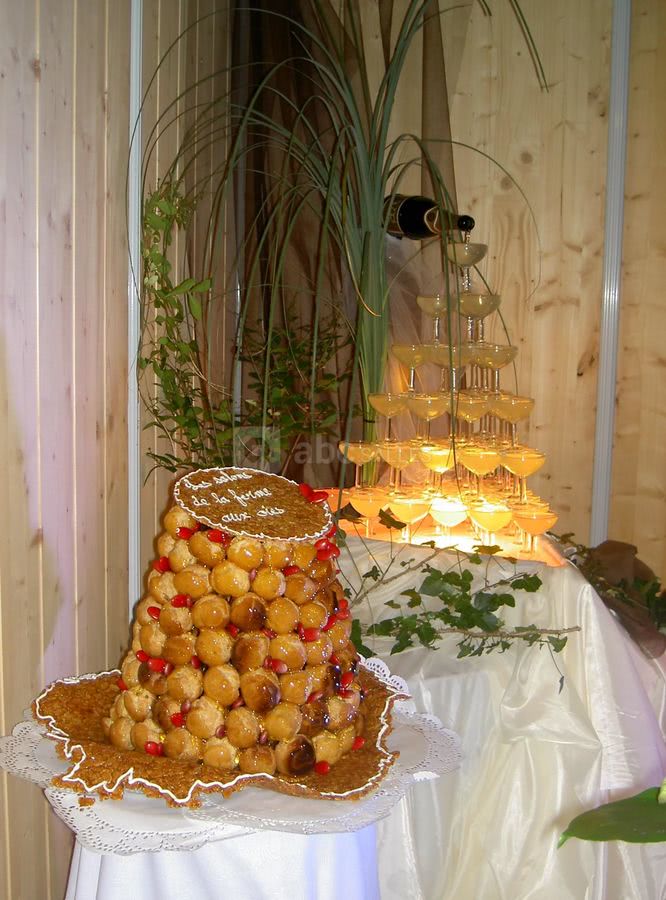 Pièce montée avec cascade