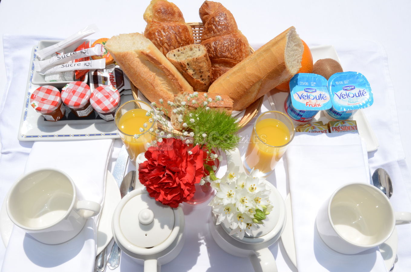 Petit déjeuner en terrasse aux beaux jours