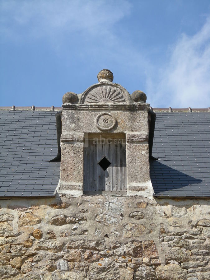 Gîte : Mansarde sculptée