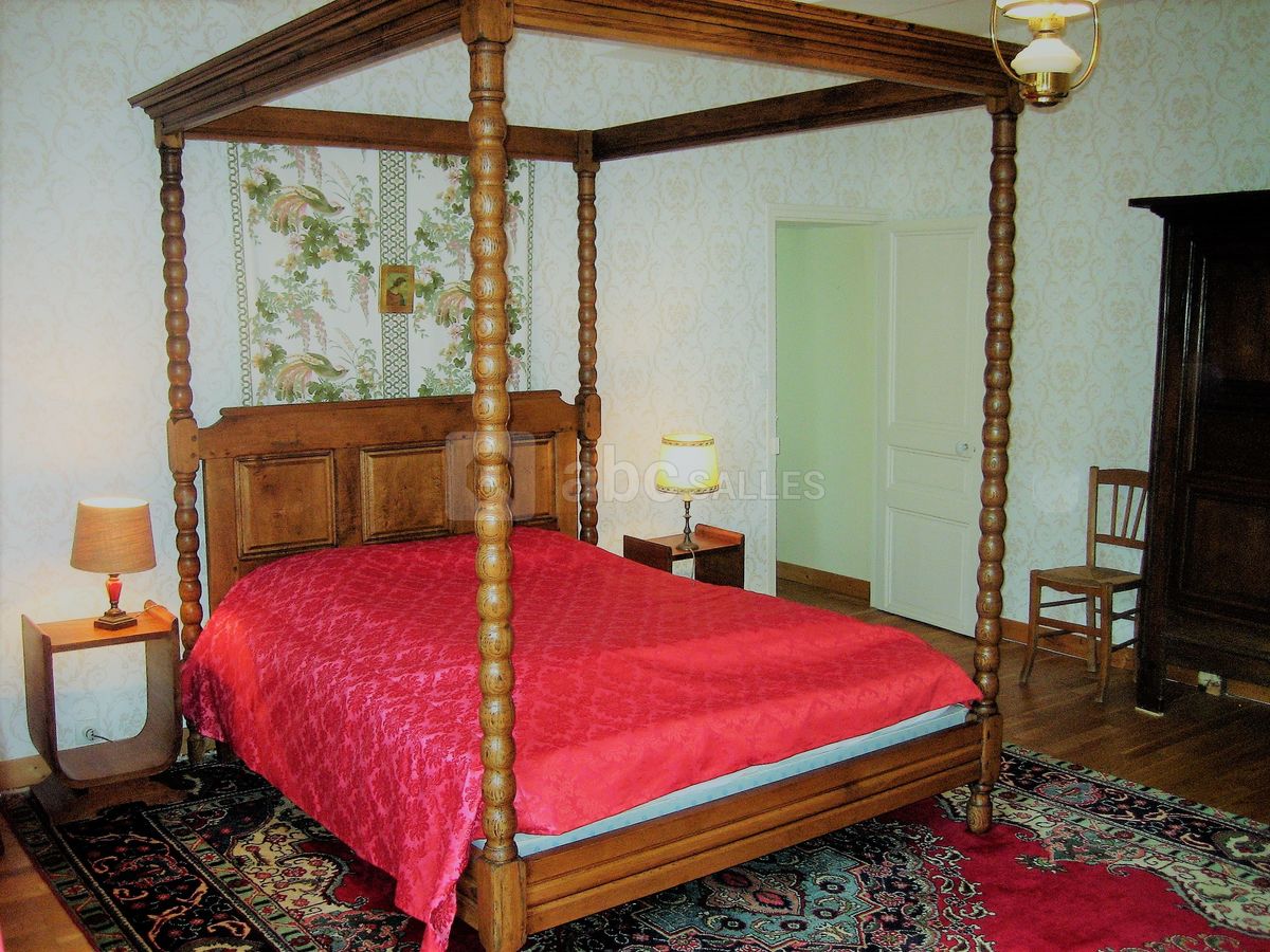 Gîte : Lit à baldaquin
