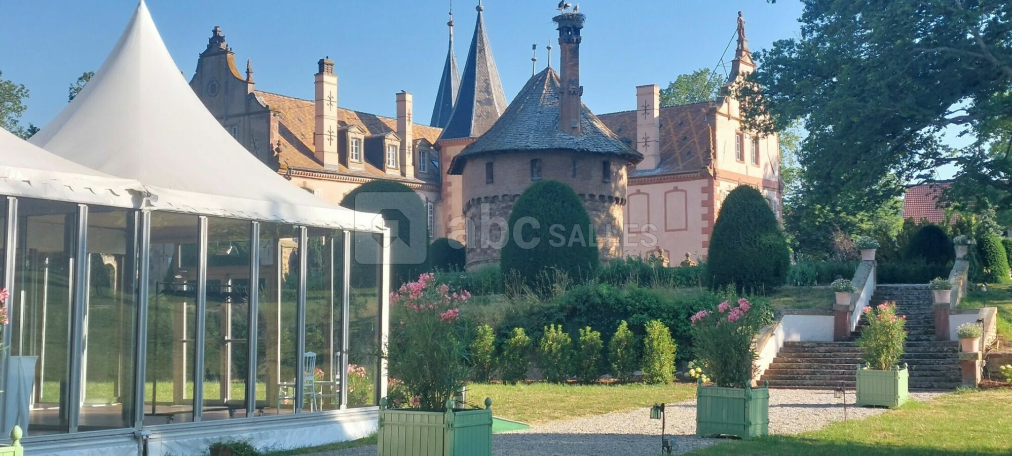 Chapiteau avec vue sur le Château