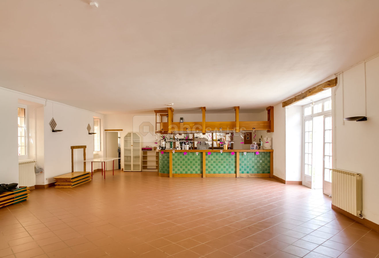 Le Bar: 120 m²