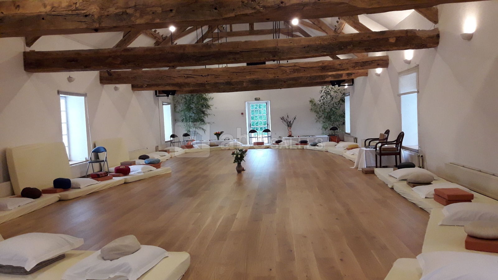 La Grande Salle en haut: 170 pers.