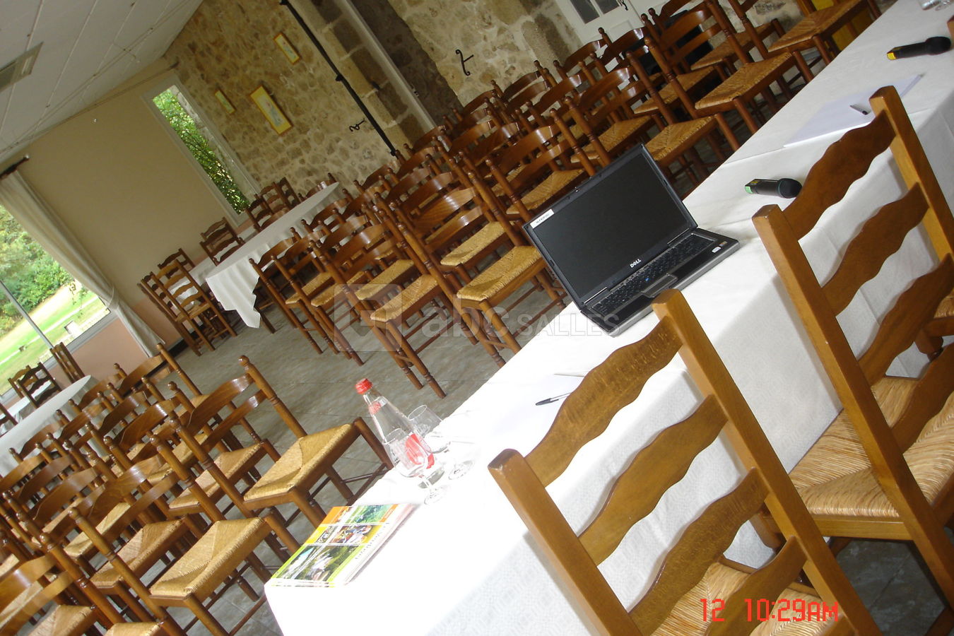 En configuration conférence