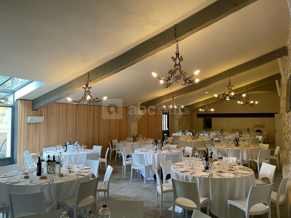 La Cave repas assis