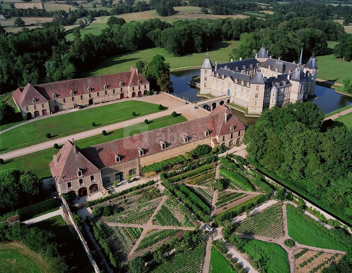 Vue aérienne du domaine du château de sully